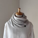 ベビーカシミヤのねじりスヌード / ペールグレー