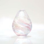 ガラスの雫の小さなオブジェ 「花びら舞う清流に」の画像