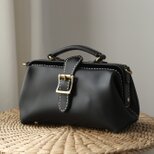 【切線派】大人気！横型がま口バッグ 手作りのレザーショルダーバッグレディース 総手縫い