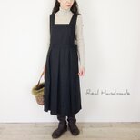 [予約販売] ブラックリネン前後OKBOXタックワンピースの画像