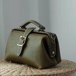 【切線派】大人気！横型がま口バッグ 手作りのレザーショルダーバッグレディース 総手縫いの画像