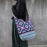 アフリカ布のショルダーバッグ（カンガ）斜めがけ たすき掛け 大きめ ヨガ ピラティス