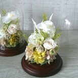 (仏花)お供え花 ガラスドーム -white-の画像