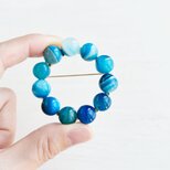 【 ブローチ ・Mサイズ】 晴れわたる 青空 グラデーション（ ブルーストライプアゲート ）