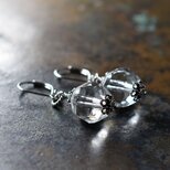 美しいカットのクリアヴィンテージチェコビーズの一粒ピアス