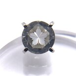 プラチナ/さくらインカット ピアス/水晶 片耳用/セカンドピアス つけっぱなし/和風 着物/春の画像