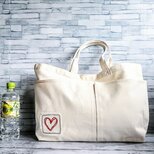 赤いハートの刺繍　横長トートバッグ　ボストンバッグ　オフホワイト　L　B4サイズ収納可能　オーダーメイド　カラーオーダー