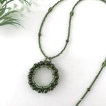 パール編みの サークル モチーフ ネックレス エメラルド グリーン 緑 ビーズ サークルネックレス 深緑