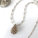 パール編みの しずく形 モチーフ ネックレス シャンパンゴールド ベージュ ライトゴールド