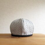 6枚はぎのベレー帽　ケーブル模様、ライトグレー