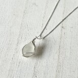 《Silver925》小さくさり気ないホワイトシーグラスのネックレス 40cmの画像