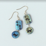 オーロラの足跡　ヴィンテージ風黒猫ピアス