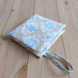 持ち手付き　携帯ティッシュケース　ダマスク柄　ボックスティッシュから詰替え　ペーパータオルケース　ベージュ＆水色　　965