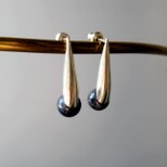 濃い青のソーダライト・シルバーピアス