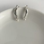 stick melt silver950 × 小粒国産みがき貝　パール　ピアス　/ 樹脂イヤリング変更可能　シルバー　フォーマルの画像