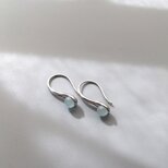 幸運の石3月の誕生石〜アクアマリン xドロップラインのピアス