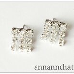 【 スワロフスキー　３連　スクエア　揺れる　ピアス】正方形