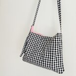 ギンガムチェックのショルダーbag　白黒の画像
