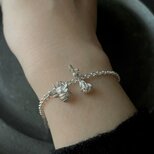 花と蜂〜シルバーブレスレットの画像