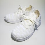 軽量！白雨柄スポーツスニーカー (オフホワイト x マットホワイト) 22.5cm 〜 24.5cm レディースの画像