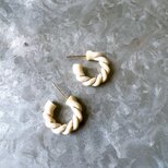 PA324-【 AVON 】エイボン・ヴィンテージピアス 1970s Ivory Gold Tone Screw Hoopの画像