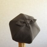 てっぺんにリボンのベレー帽　コットンリネン　トープの画像