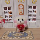 羊毛フェルト 小さなピンクに染まったマルチーズハートには小さなクマさんの画像