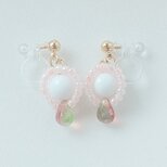小さなお花のノンホールピアス(オニキス)の画像