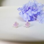 T-256   美濃焼 パール小花 ピアス / イヤリング〈レッド〉【 裏面レザー加工 】の画像