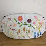 花の刺繍ポーチ　70の画像