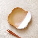 山吹色の花形豆皿の画像