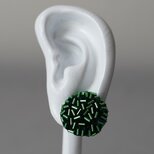 ピアス　ばらまく　4　まる　竹ビーズ　グリーン　ビリジアン　サージカルステンレスピアス　おおぶり　一点もの　ビーズ刺繍の画像