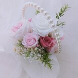 プリザーブドフラワー／ピンクと白の薔薇と小花のパールワイヤーバスケットアレンジの画像