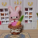 羊毛フェル　小さなニンジン付きうさぎちゃん籠付き　固め作りの画像