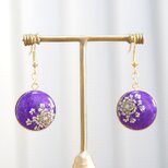 レジンアート　ラウンドピアス〈夕闇と花売り〉の画像