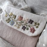 野の花*手刺繍*ミニポーチ*ピンクベージュの画像