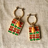 カラフル四角フープピアス　しずくビーズオレンジの画像