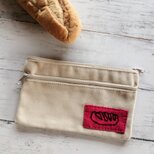 パンの刺繍ワッペン　帆布風ポーチ　小物入れ　ペンケース　ベージュ　マチなし　Sサイズ　名入れ　ダブルファスナーの画像