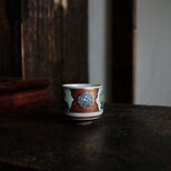 カラフルな草花◆山水風景図。九谷焼　赤絵金彩湯呑み　工芸品　和食器　庄三写し　昭和レトロの画像