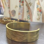 バングル「流」手彫りバングル（真鍮）の画像