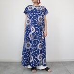 浴衣の切替フレアワンピース（青に花唐草・L）　着物リメイクの画像