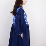花紺の万葉木綿・デイジーパネルドロップパフワンピースの画像