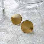 Y1126-ヴィンテージイヤリング U.S.A. PAT.NO Gold Tone Radial Texture Roundの画像