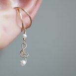 【イヤーカフ】「小さな音符」ト音記号 片耳 淡水パール 白 天然石 フォーマル ゴールド 母の日 ギフト プレゼント