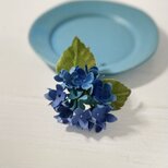 布花　ありそうでなさそうなブルーパープルの紫陽花のコサージュの画像