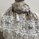 ハンドメイド☆リバティセリーヌホワイト小花刺繍レースストール フリンジ付きの画像