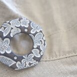 : : : 陶土の草花ブローチ : : : 1371の画像