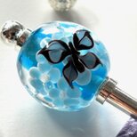 かんざし　水色の紫陽花と蝶のとんぼ玉　一本挿し　一本簪　涼しげ　夏　トンボ玉　蜻蛉玉　青　ブルーの画像