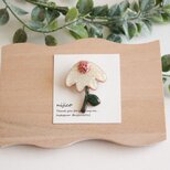花びらブローチ♡White×green×くすみピンクの画像