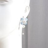 クレイアート　紫陽花とコットンパールのピアス〈仄かな青に魅せられて〉の画像